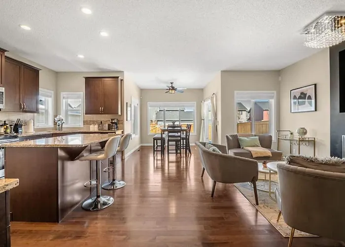The Trenta - 4Bd 3Ba 2 Kitchen Stunner