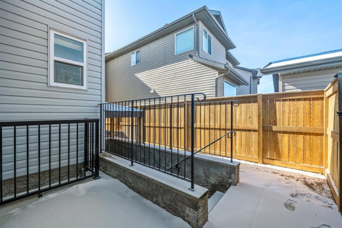 The Trenta - 4bd 3ba 2 Kitchen Stunner Holiday home Calgary