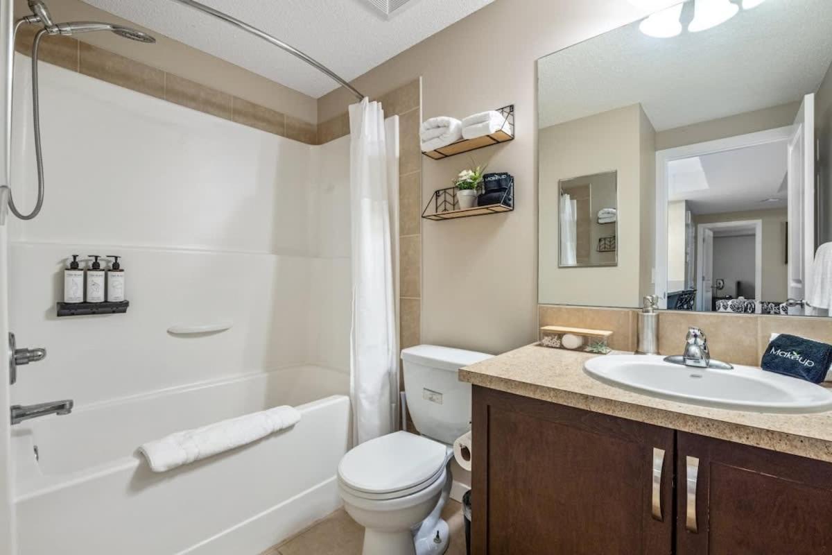 The Trenta - 4bd 3ba 2 Kitchen Stunner Holiday home *