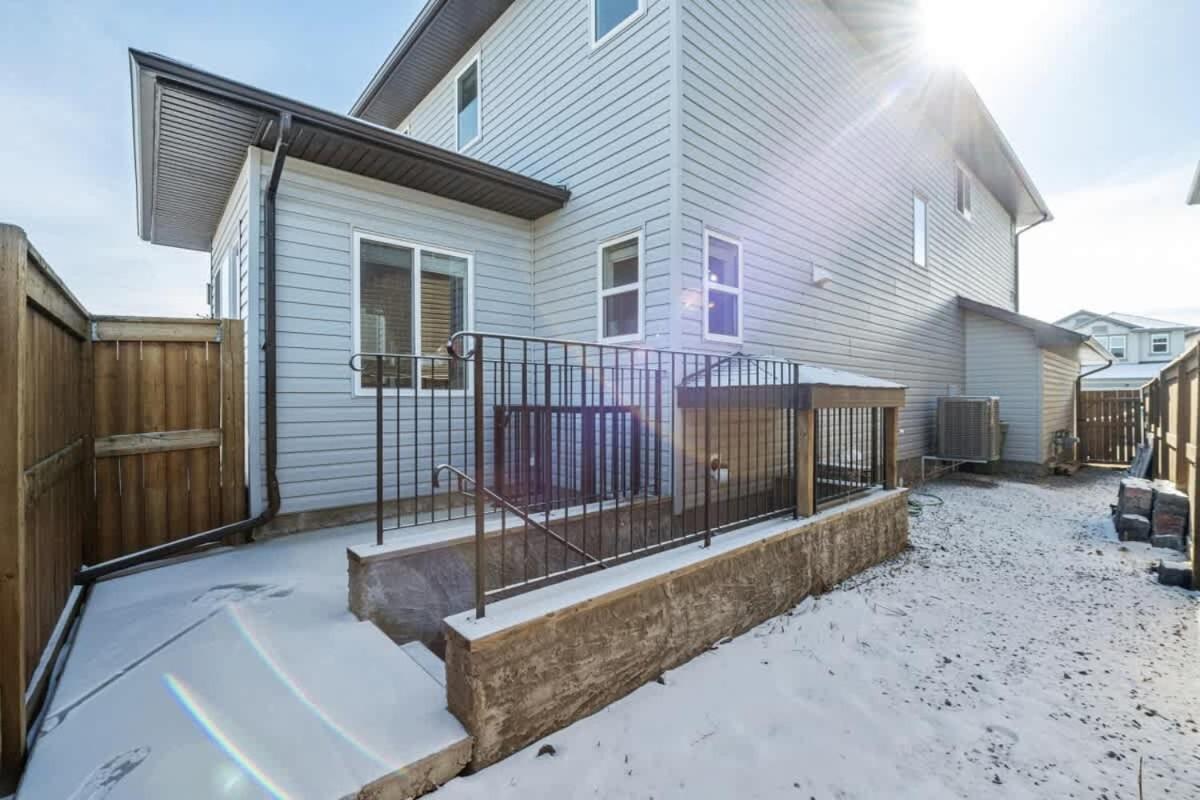 The Trenta - 4bd 3ba 2 Kitchen Stunner * Calgary