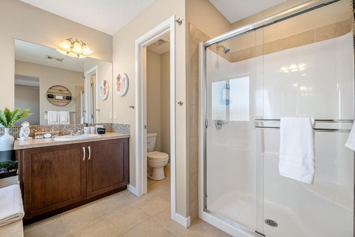 The Trenta - 4bd 3ba 2 Kitchen Stunner