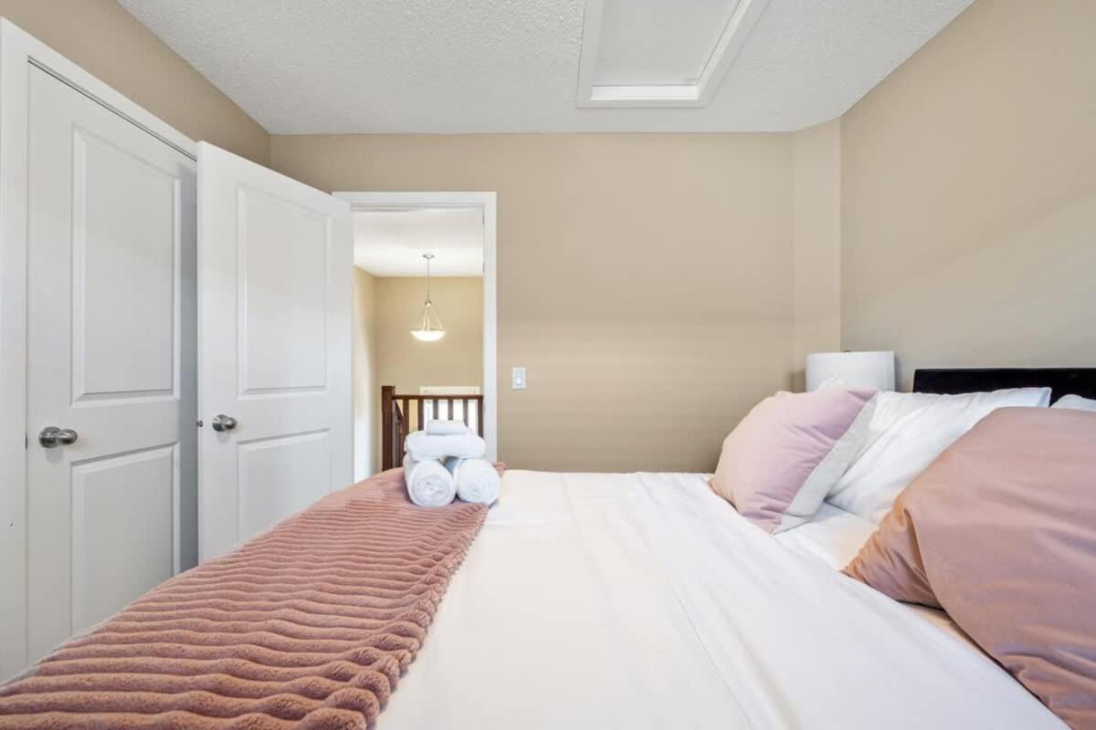The Trenta - 4bd 3ba 2 Kitchen Stunner
