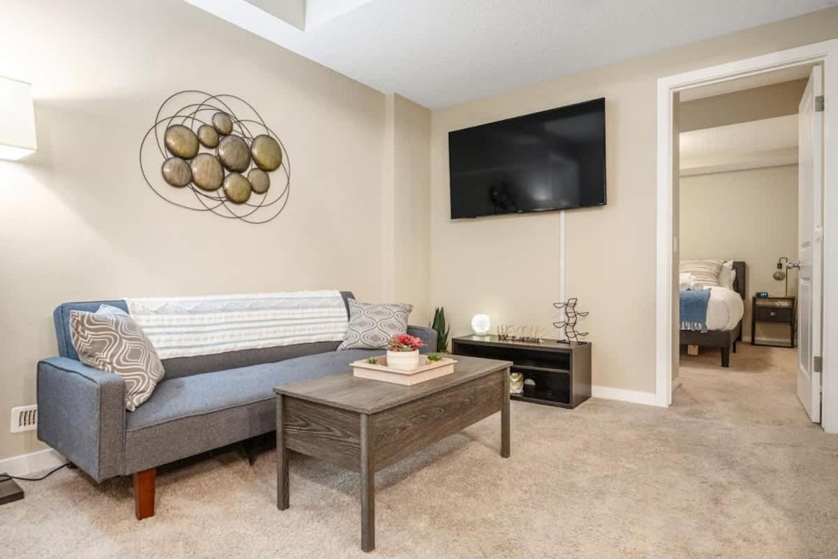The Trenta - 4bd 3ba 2 Kitchen Stunner *